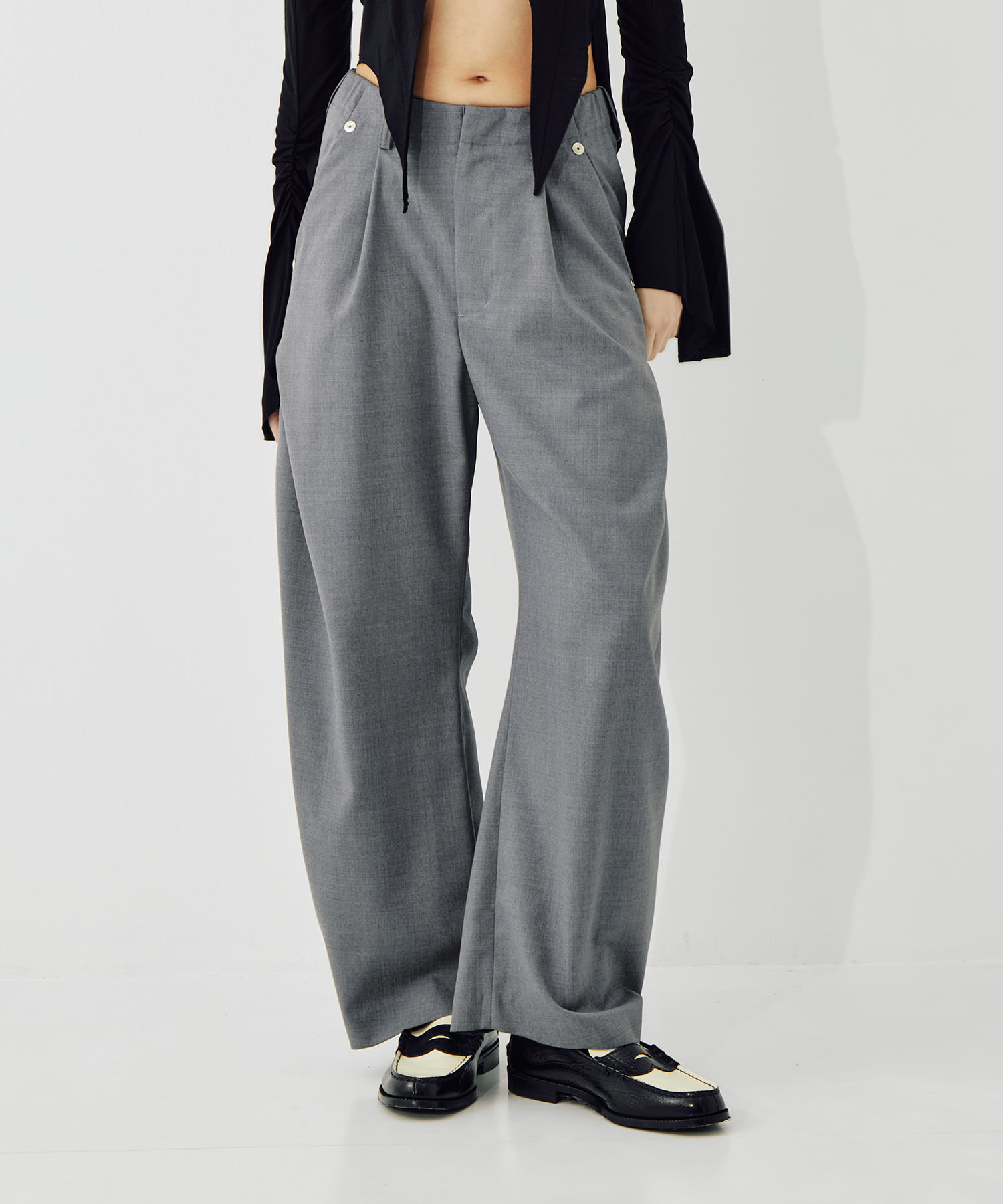 curve leg trousers