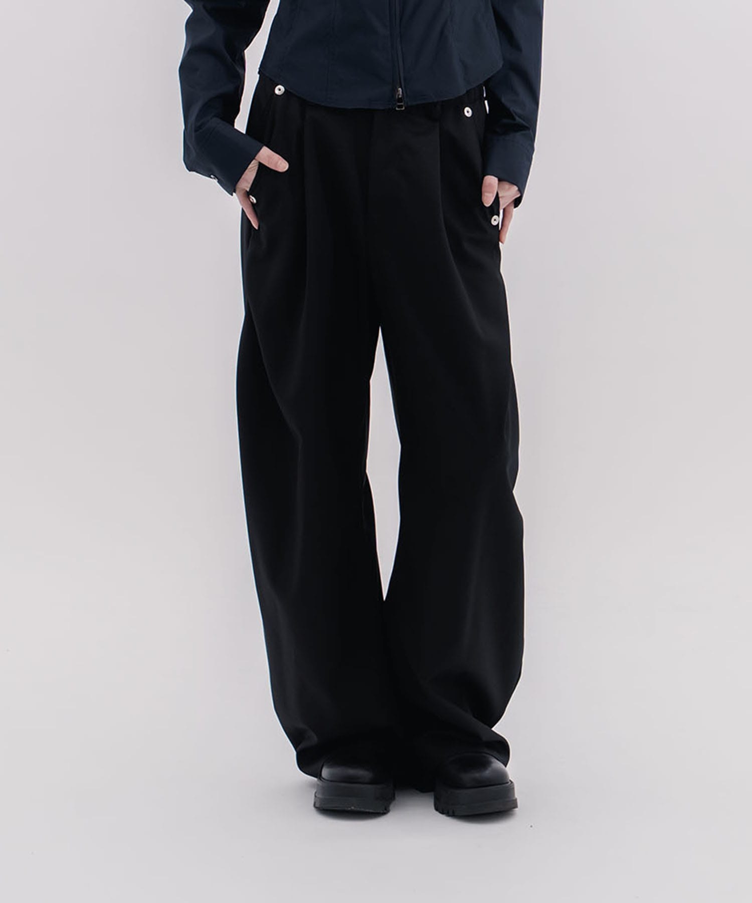 curve leg trousers