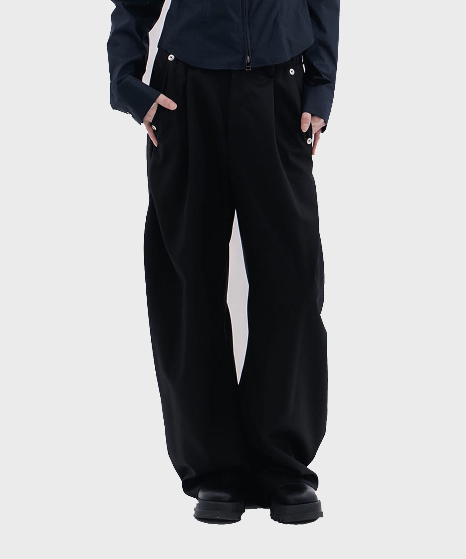 curve leg trousers