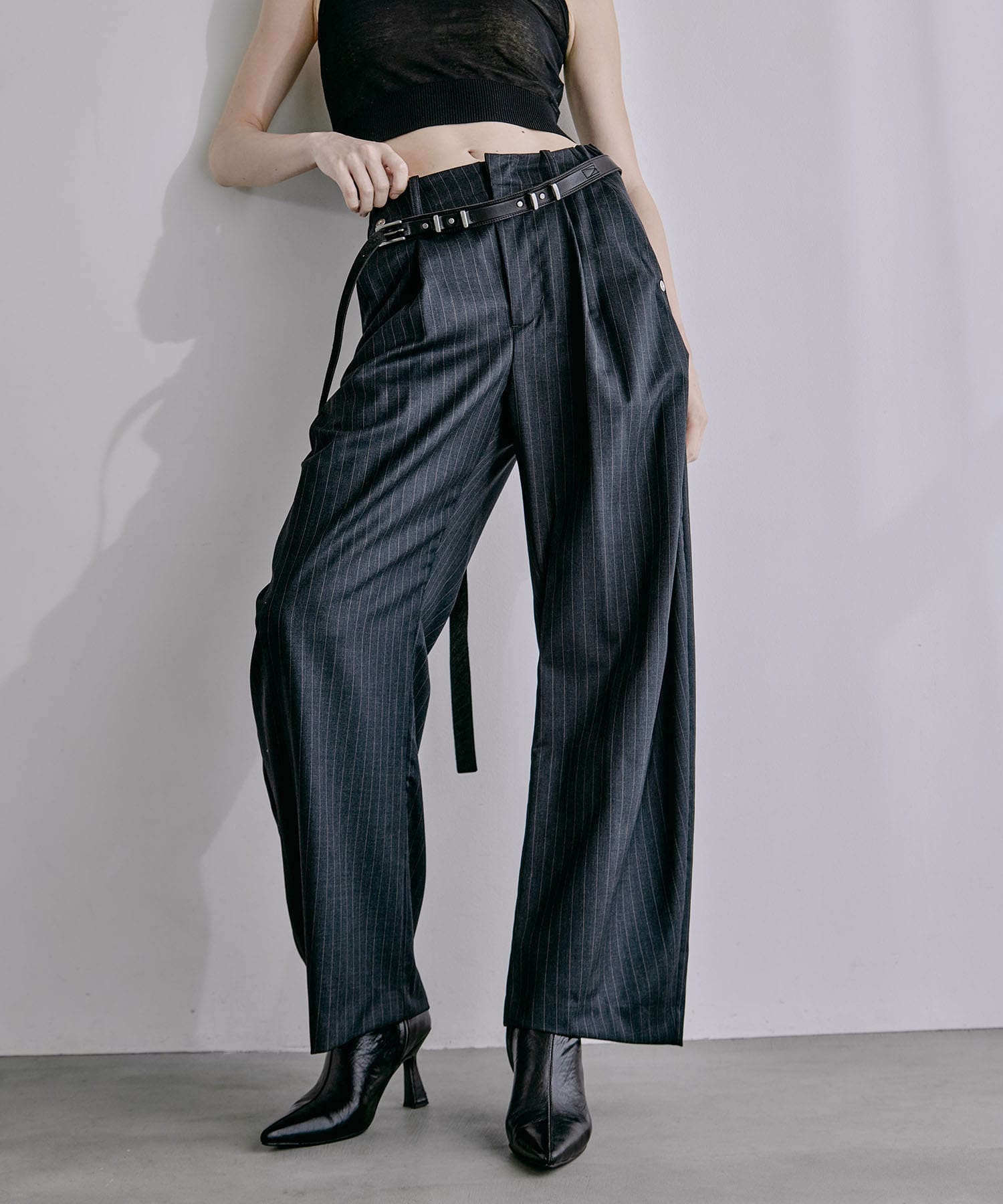 curve leg trousers