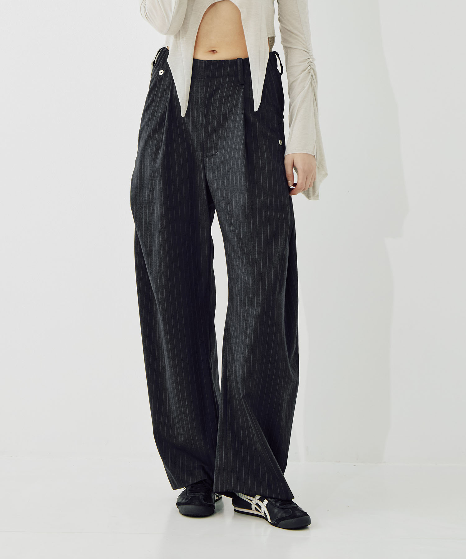 curve leg trousers