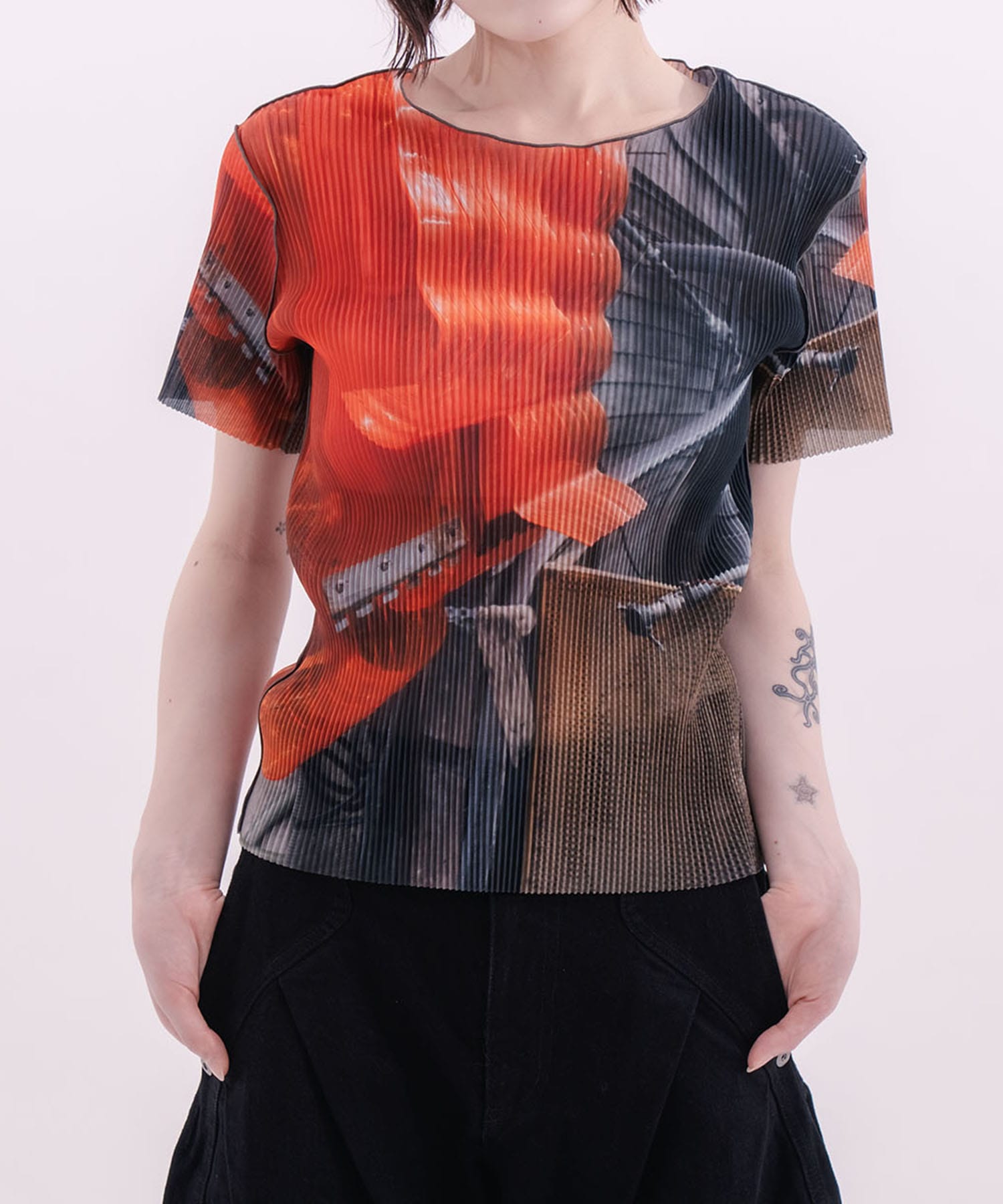 SHEER GRAPHIC TOP