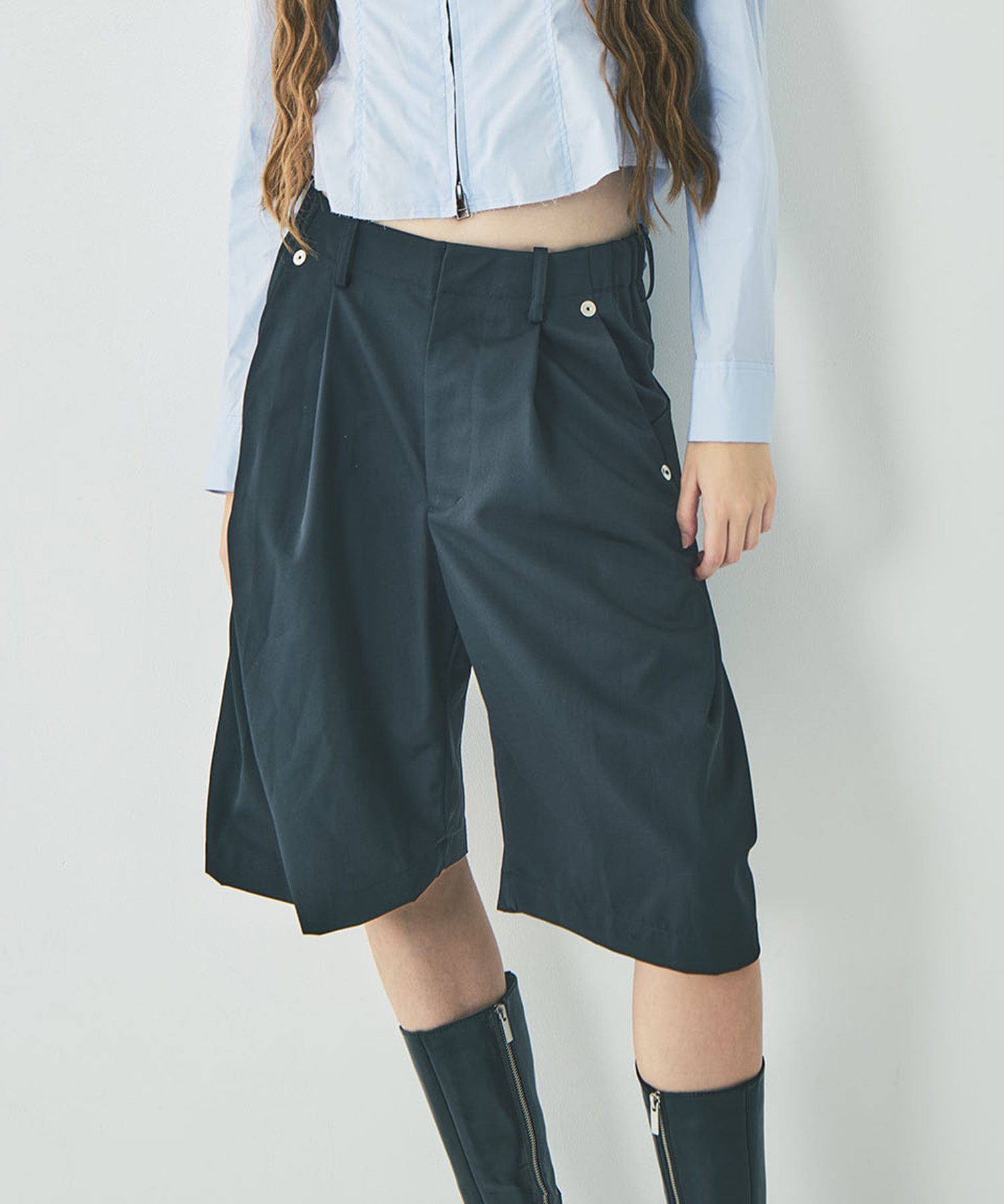 curve leg wide shorts