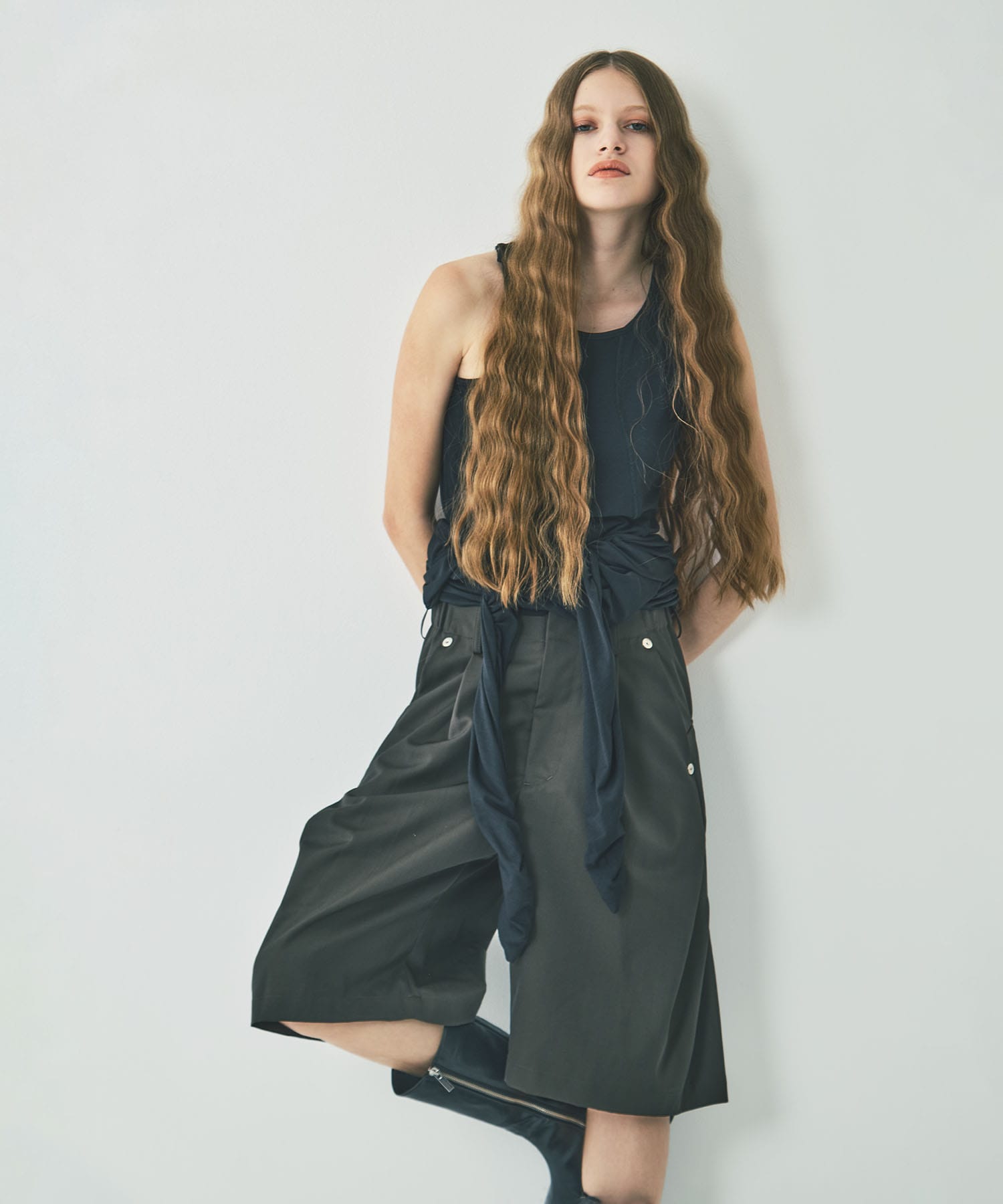 curve leg wide shorts