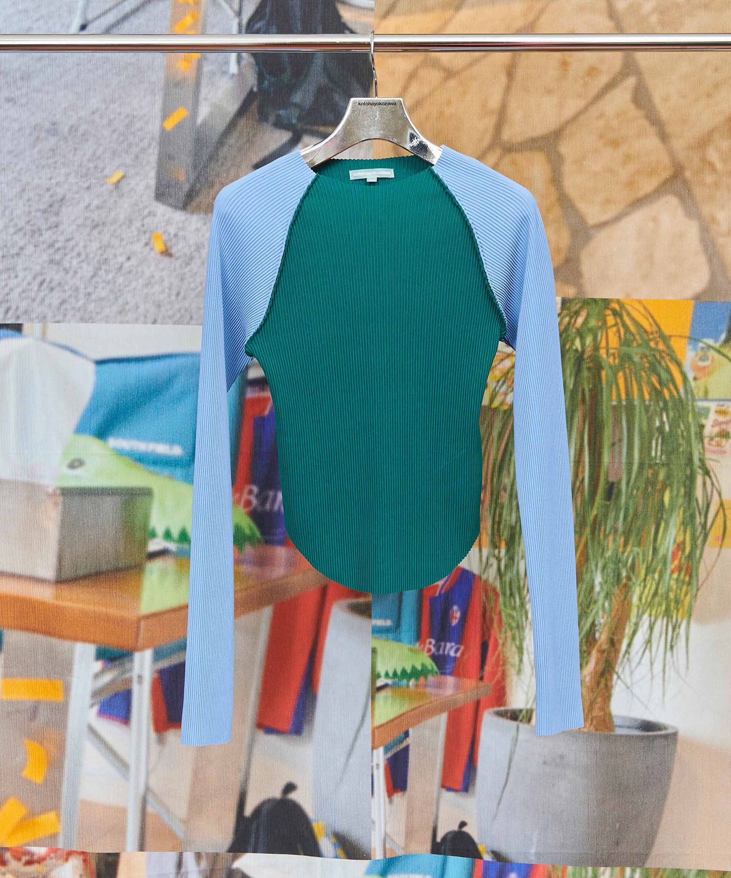 CRISP RAGLAN TOP