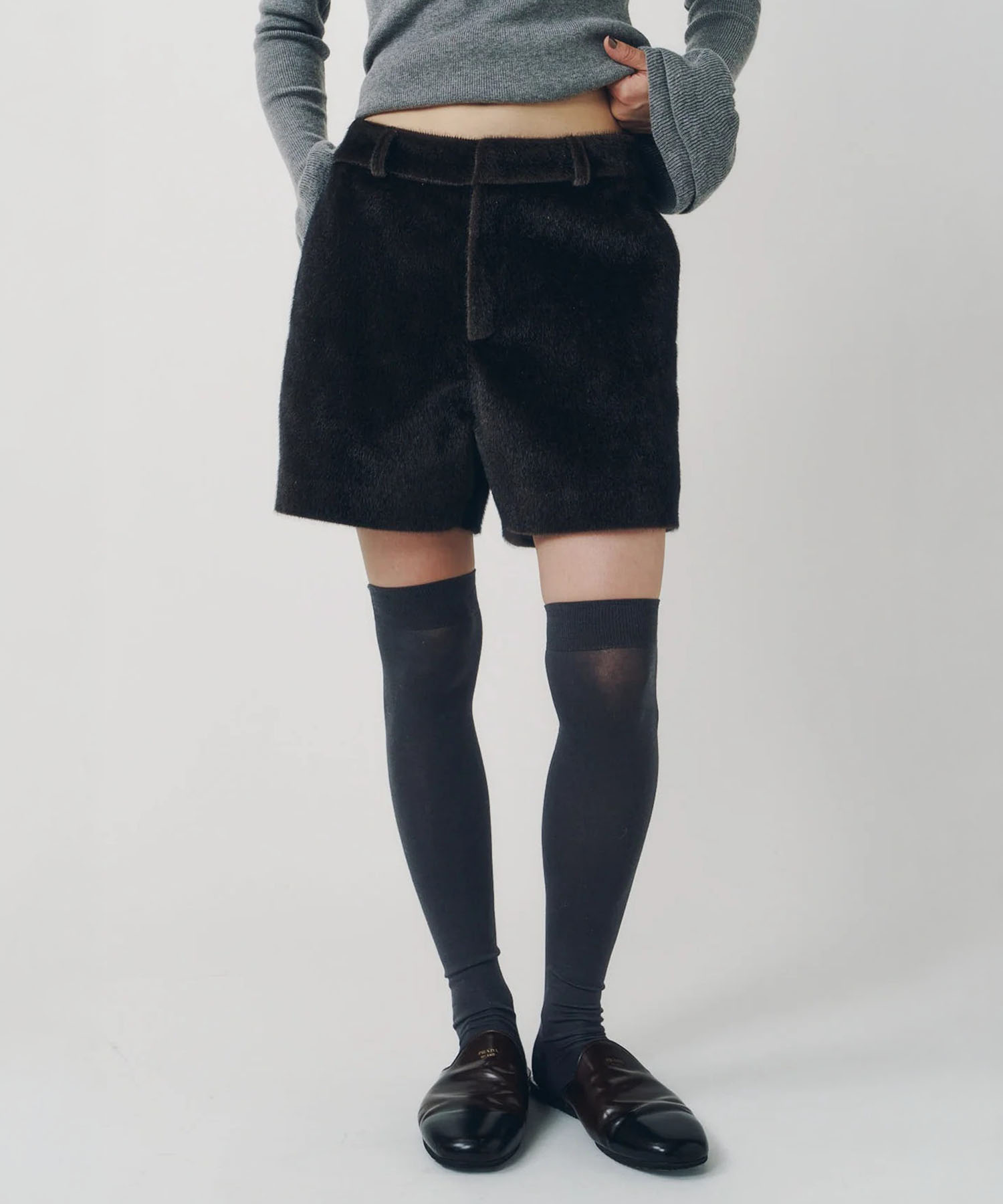 pony-like short pants/darkbrown