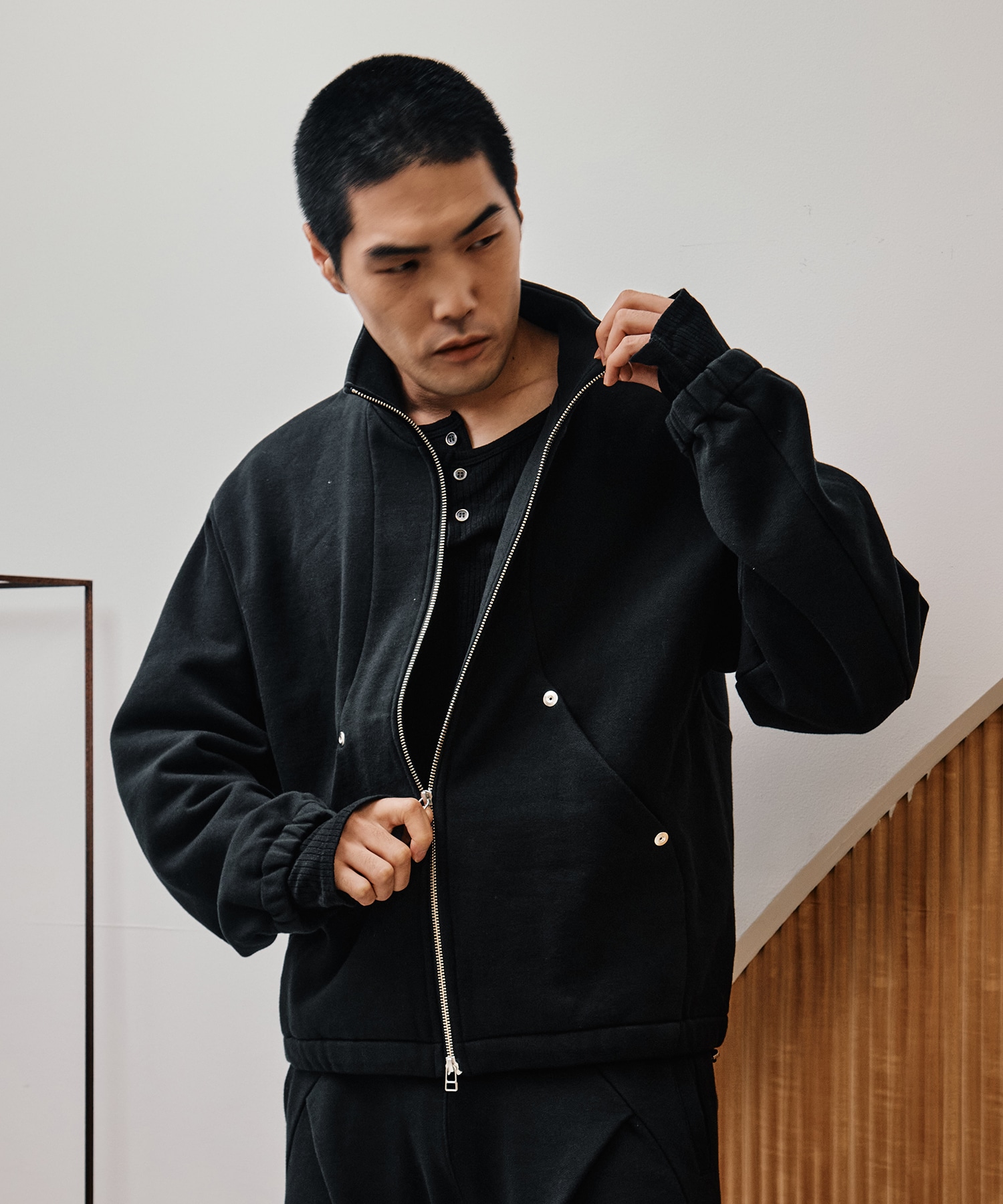 STAND ZIP UP